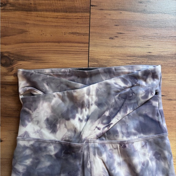 Lululemon Align Tie-Dye Criss-cross High-Waist Leggings - Purple & Cream - Picture 4 of 6